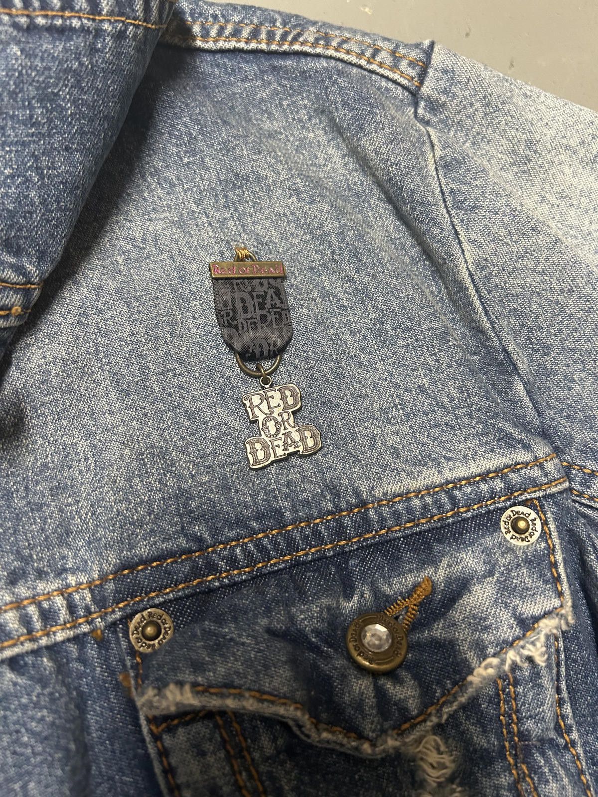 Designer Retro Denim Jacket with Unique Patches - Red Dead Collection Size M / US 6-8 / IT 42-44 - 4 Thumbnail