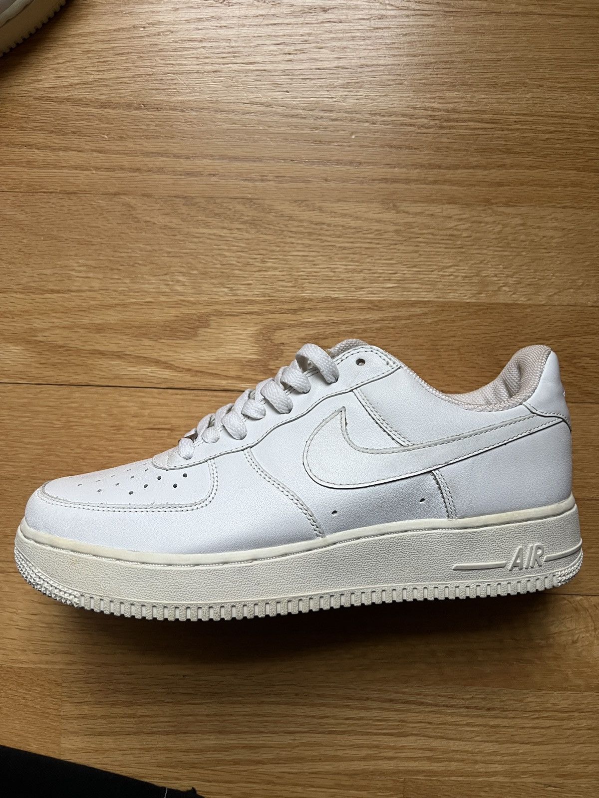 Vintage Vintage 2004 Nike Air Force 1 White/White Size 9 Size US 9 / EU 42 - 8 Thumbnail