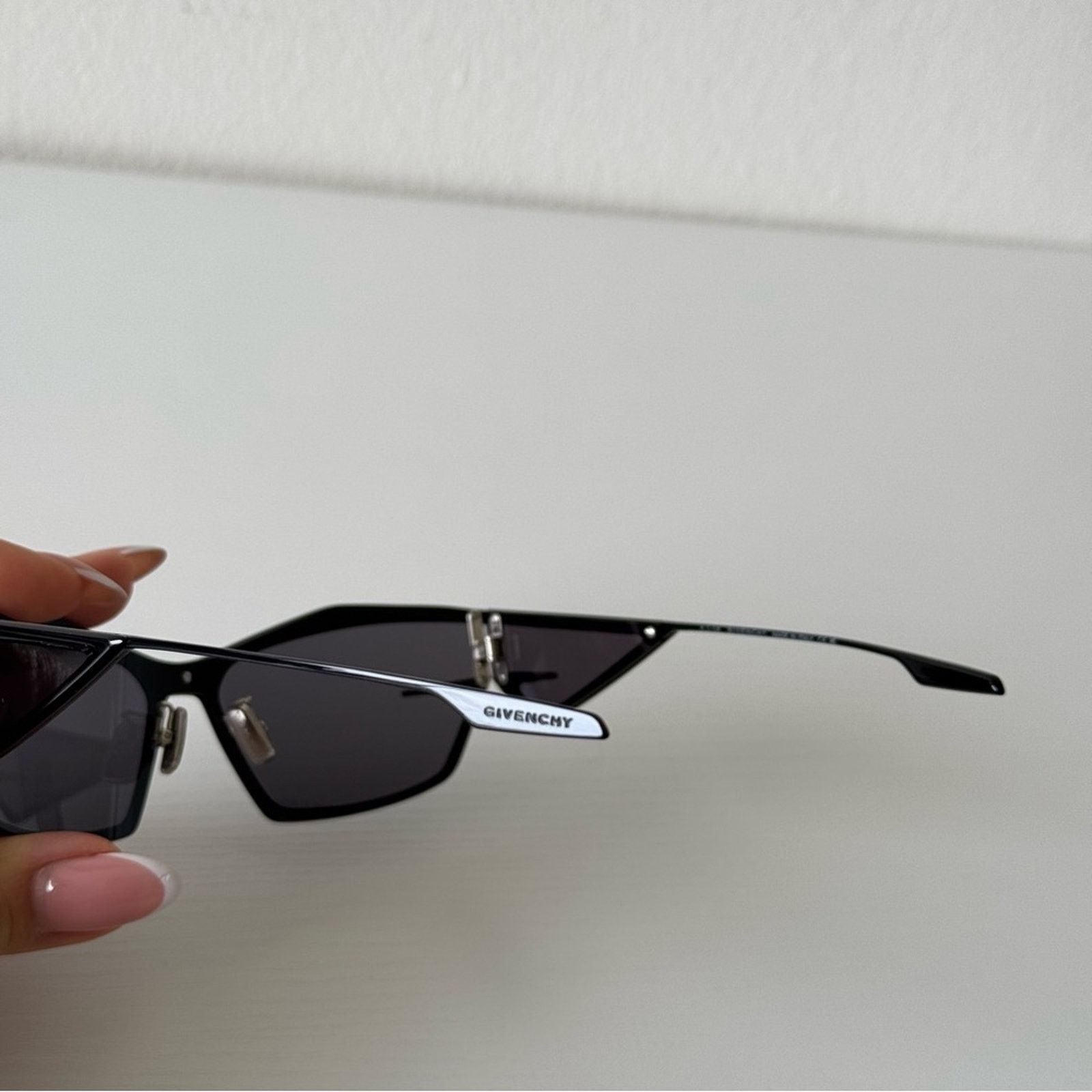 Givenchy NEW! Givenchy Black Sunglasses, GV40066U 01A, Authentic Size ONE SIZE - 9 Thumbnail