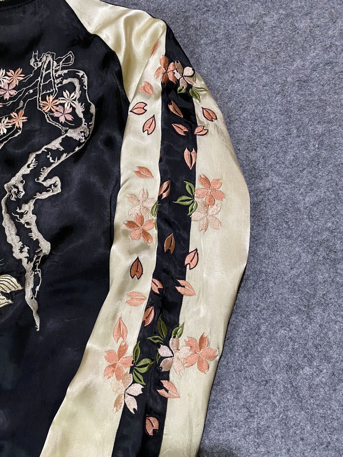Japanese Brand Vintage Sukajan Koi Embroidery Souvenir Jacket Size US L / EU 52-54 / 3 - 3 Thumbnail