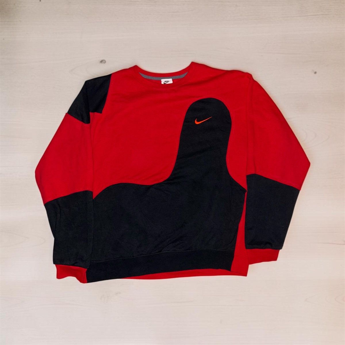 Nike Pull Nike upcycle Noir & Rouge Taille XL Size US XL / EU 56 / 4 - 1 Thumbnail
