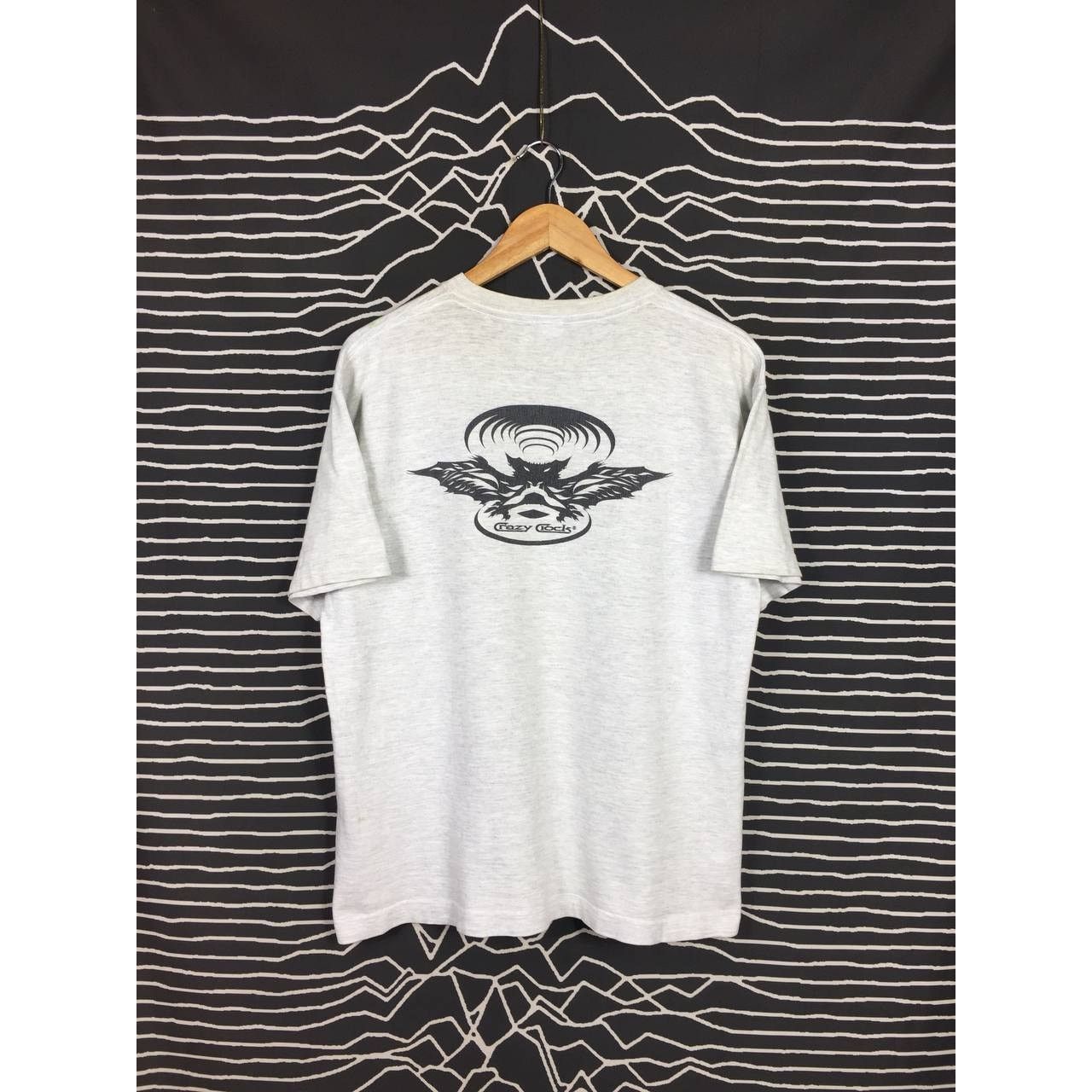 Vintage Vtg Crazy Clock Logo T-Shirt Winged Bat Radar Graphic Tee Size US M / EU 48-50 / 2 - 2 Thumbnail