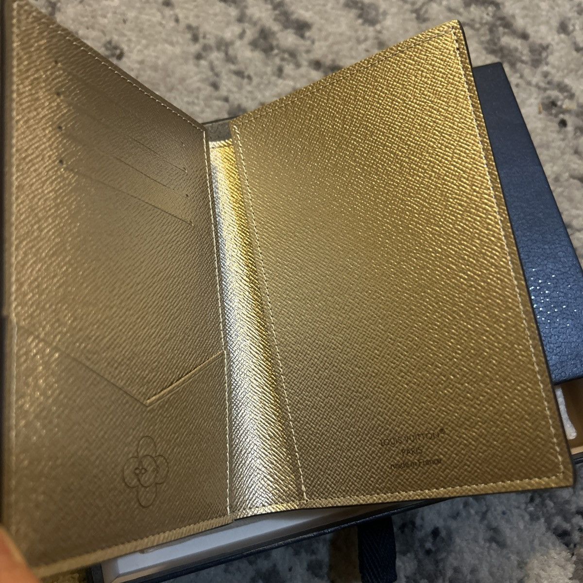 Louis Vuitton Louis Vuitton M15327 Passport Cover Monogram Iced Gold Size ONE SIZE - 6 Thumbnail