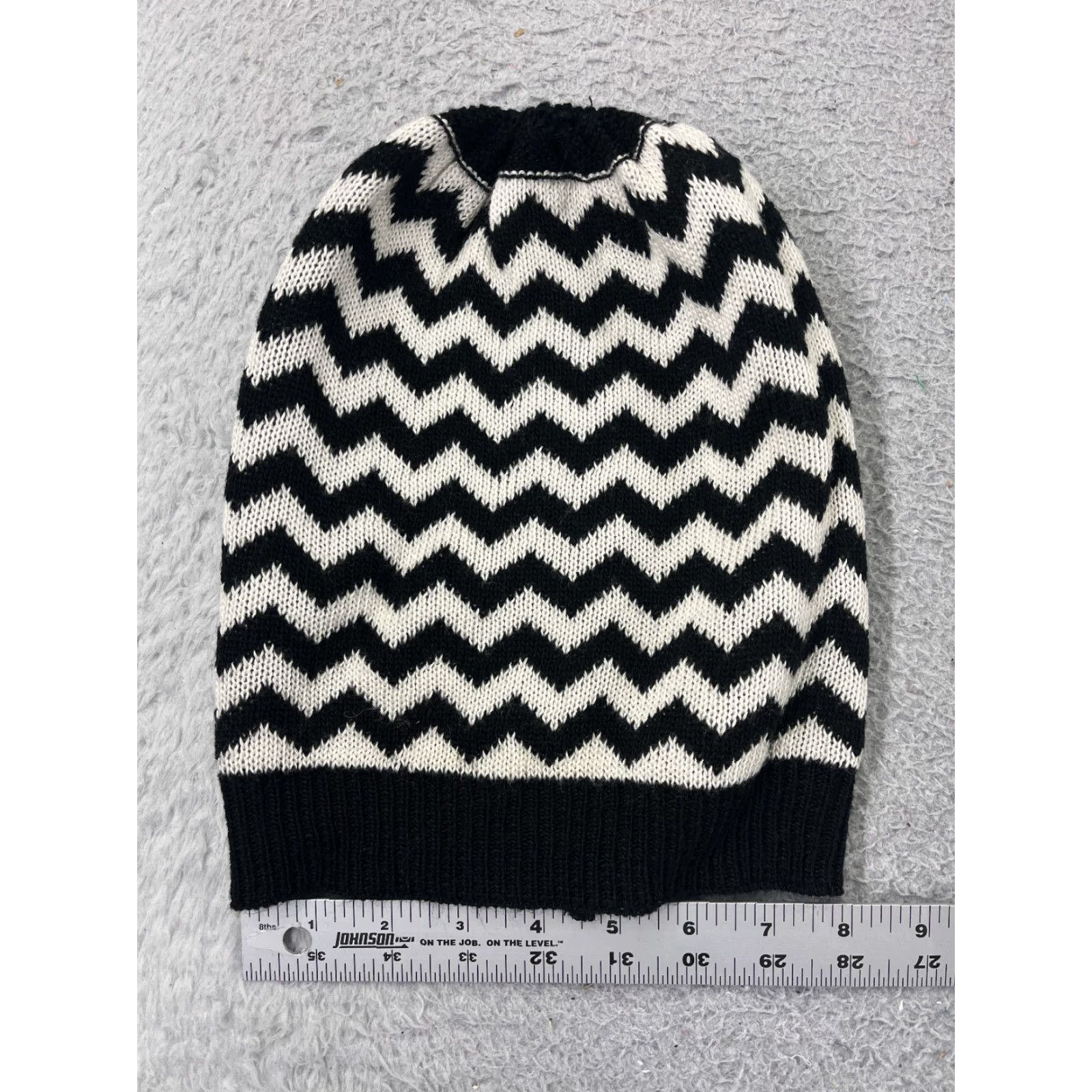 Vintage VINTAGE Beanie Toque Womens One Size Black White Zig Zag Knit Lightweight 100% Acrylic Size ONE SIZE - 3 Thumbnail