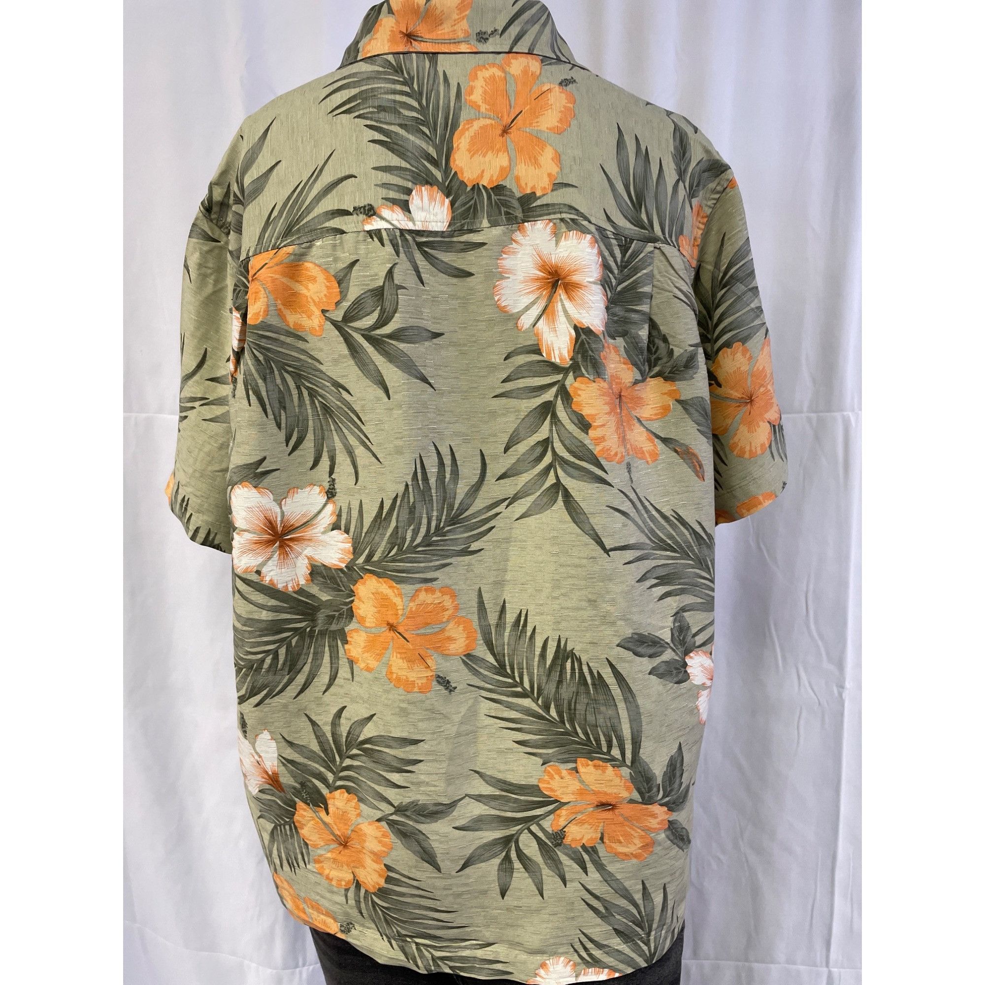 Other Traders Bay Men's Green Floral Washable Silk Button Up Size Size US M / EU 48-50 / 2 - 3 Thumbnail