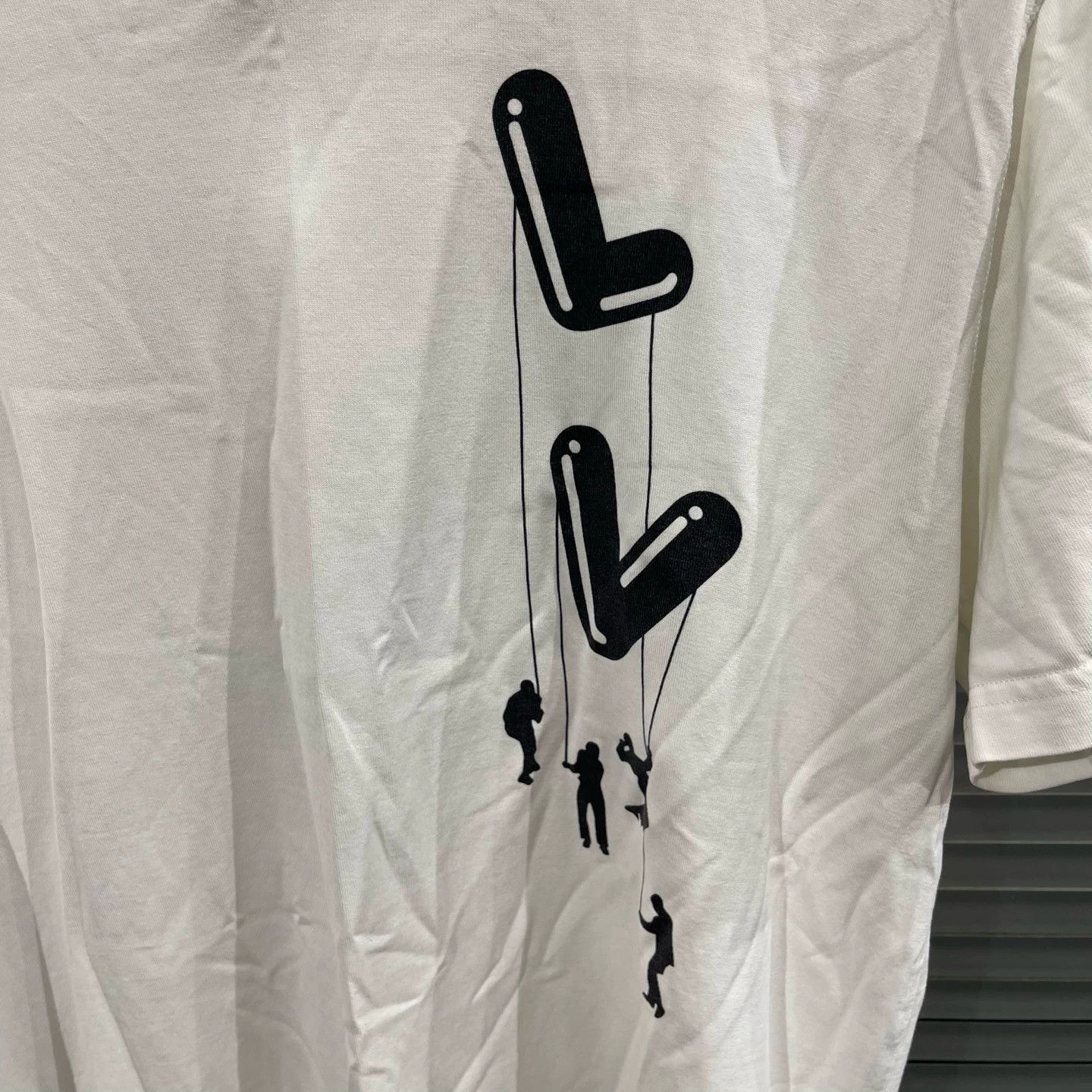 Louis Vuitton Louis Vuitton Paratrooper Print Short Sleeve T-shirt XL Size US XL / EU 56 / 4 - 4 Thumbnail
