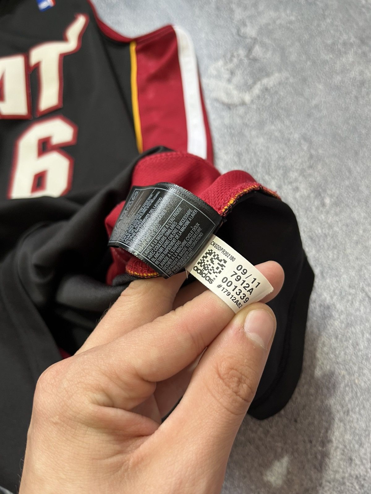 Adidas × NBA 2011 Adidas Miami Heat LeBron James 6 Basketball Jersey Size US S / EU 44-46 / 1 - 7 Thumbnail