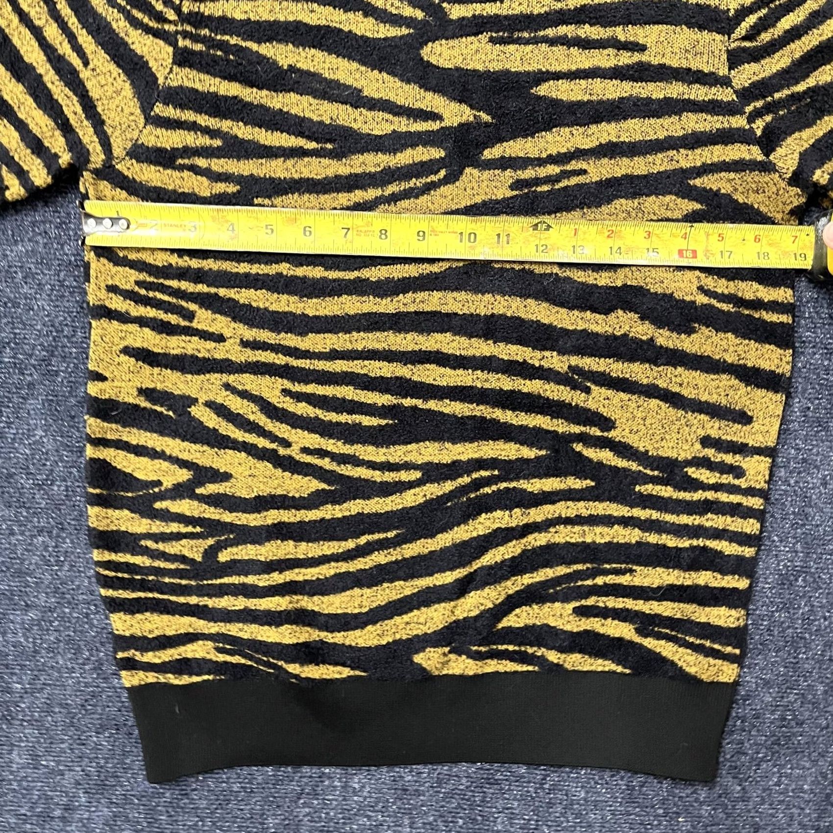 Vintage Philosophy Republic Clothing Sweater Womens Large Yellow Black Tiger Stripe Crew Neck Pullover Knit Long Sleeve Animal Print Size L / US 10 / IT 46 - 3 Thumbnail