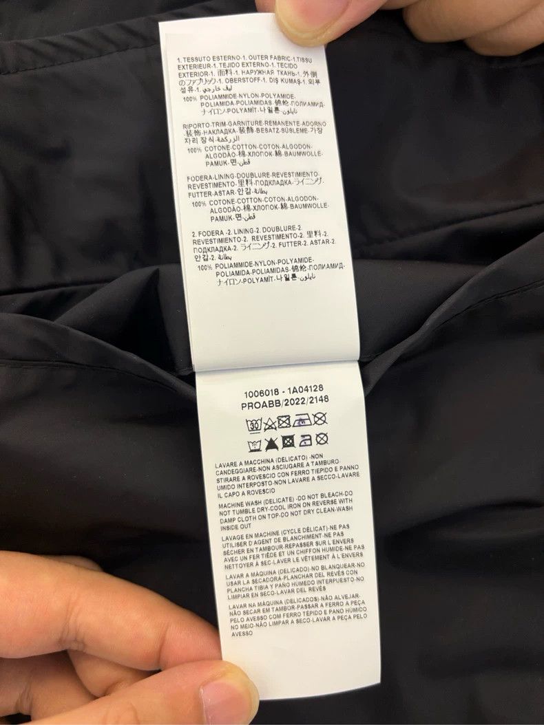 Versace Versace Gold button-down windproof and waterproof black ja Size US S / EU 44-46 / 1 - 7 Thumbnail