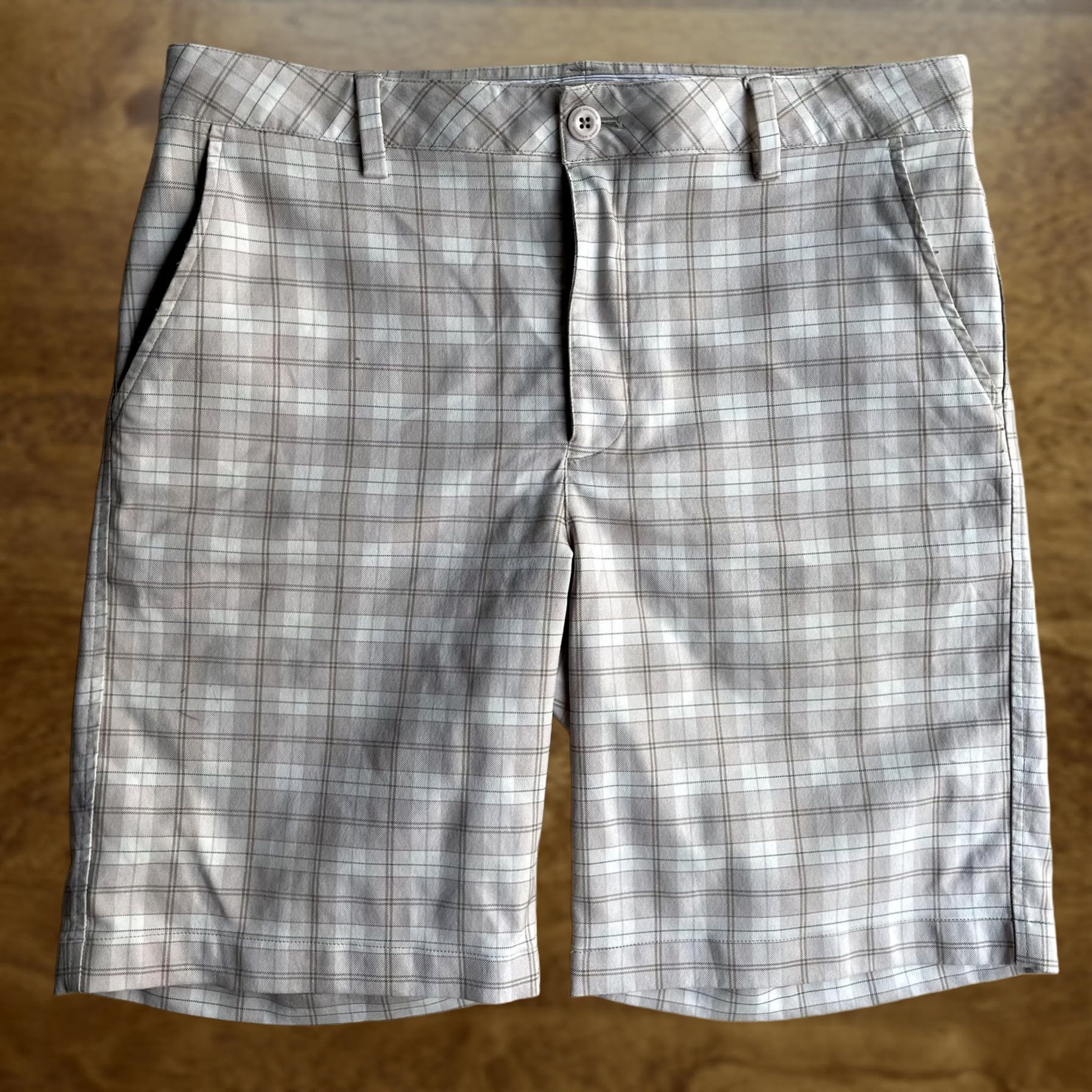 Under Armour Under Armour Shorts Mens 34 Beige Plaid Chino Flat Front Golf Performance Casual Mens Size US 34 / EU 50 - 1 Thumbnail