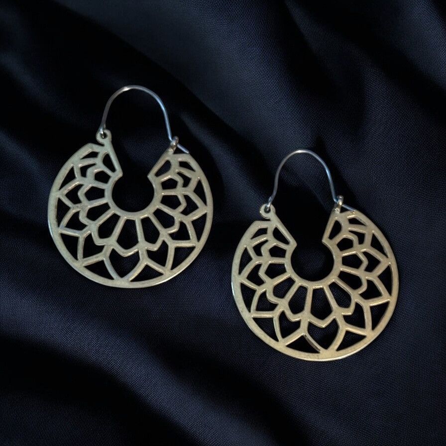 Other × Vintage Vintage 1988 Avon gold tone filigree hoop earrings Size ONE SIZE - 1 Thumbnail
