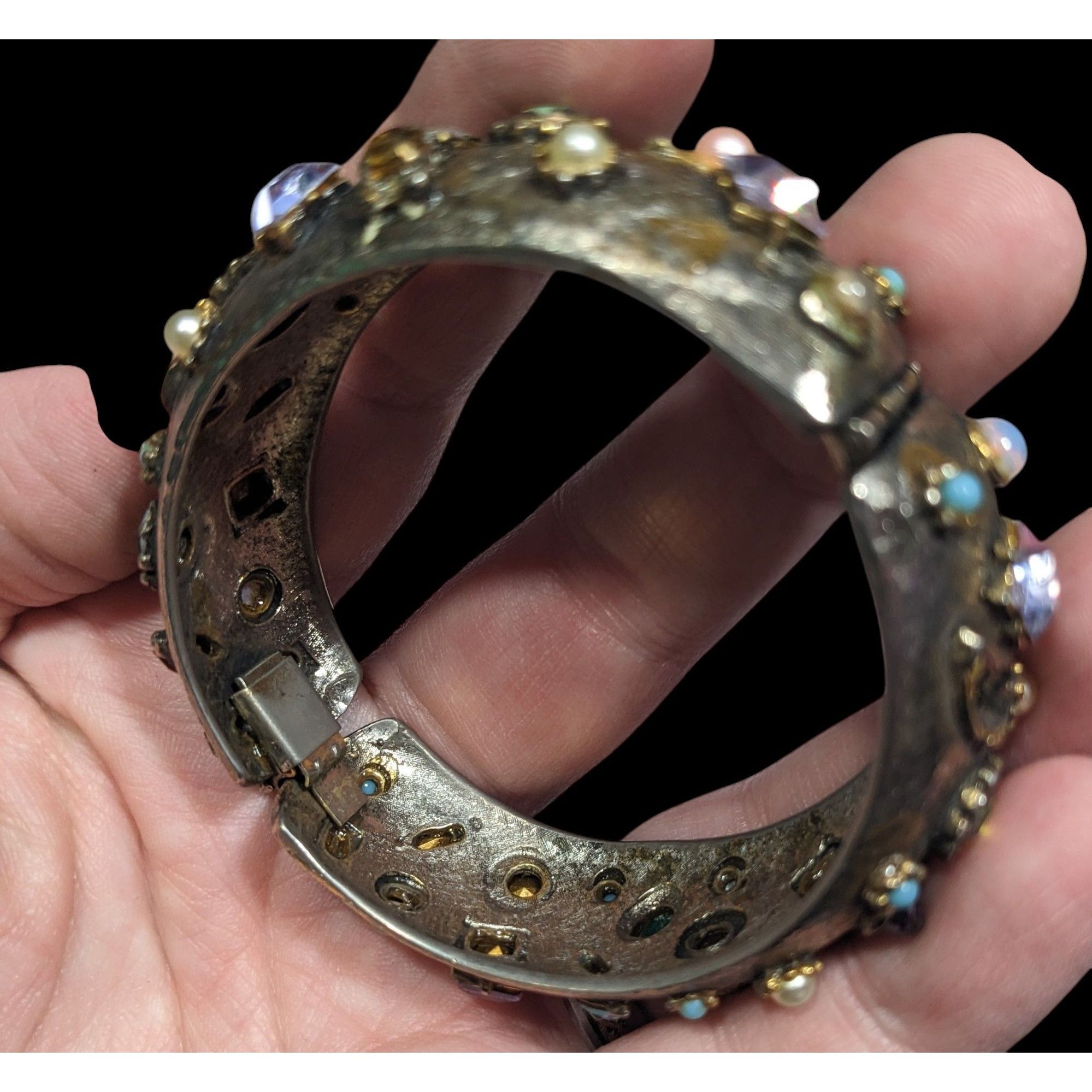Other Vintage Brutalist Glam Multi Gemmed Gold Tone Hinge Bracelet Size ONE SIZE - 8 Thumbnail