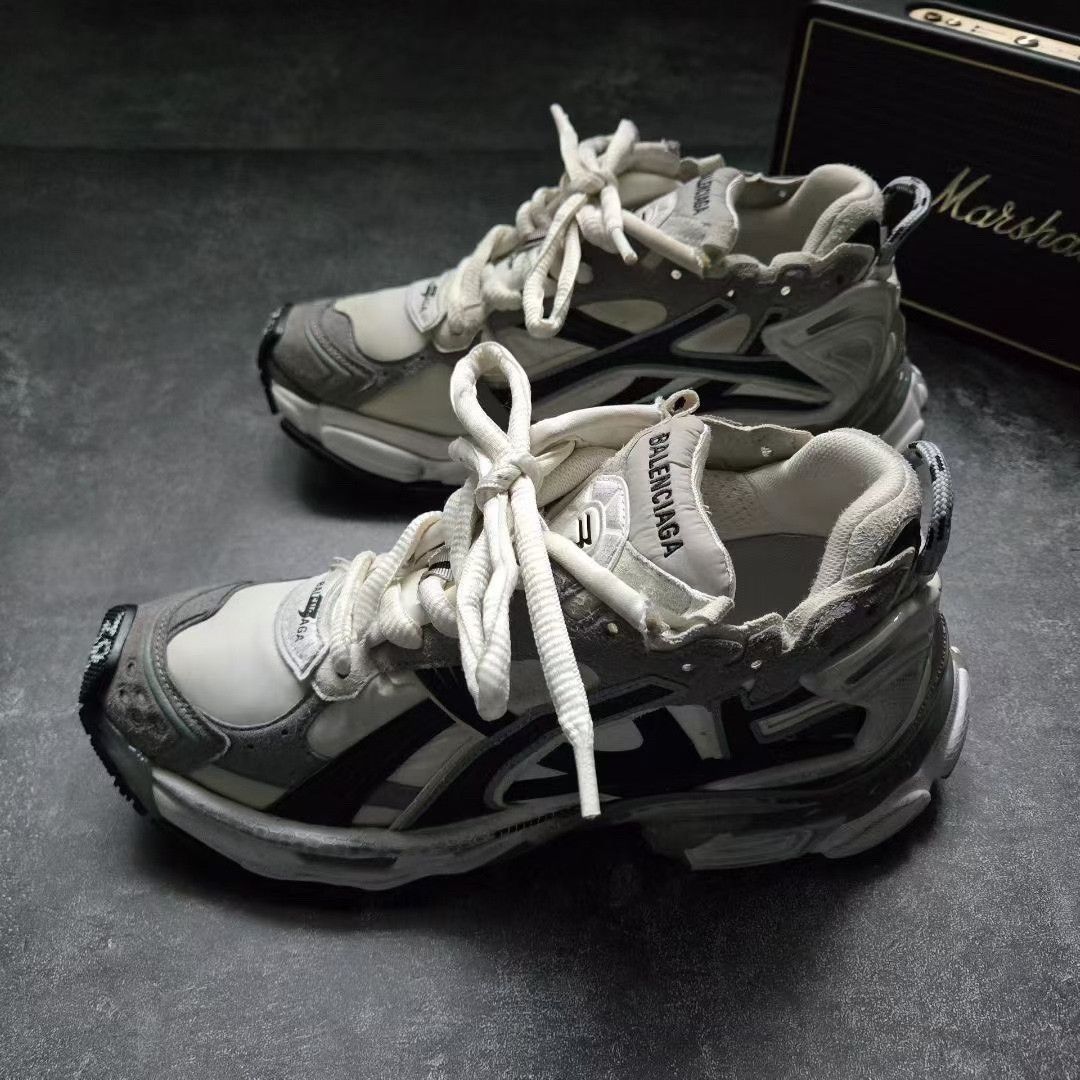 Balenciaga Balenciaga Running Black Lowtop Sneakers 38 Women Size US 7.5 / IT 37.5 - 1 Thumbnail