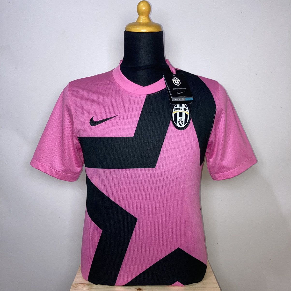 image of 2011-12 Juventus Away Nike 419994 in Pink, Men's (Size Small)