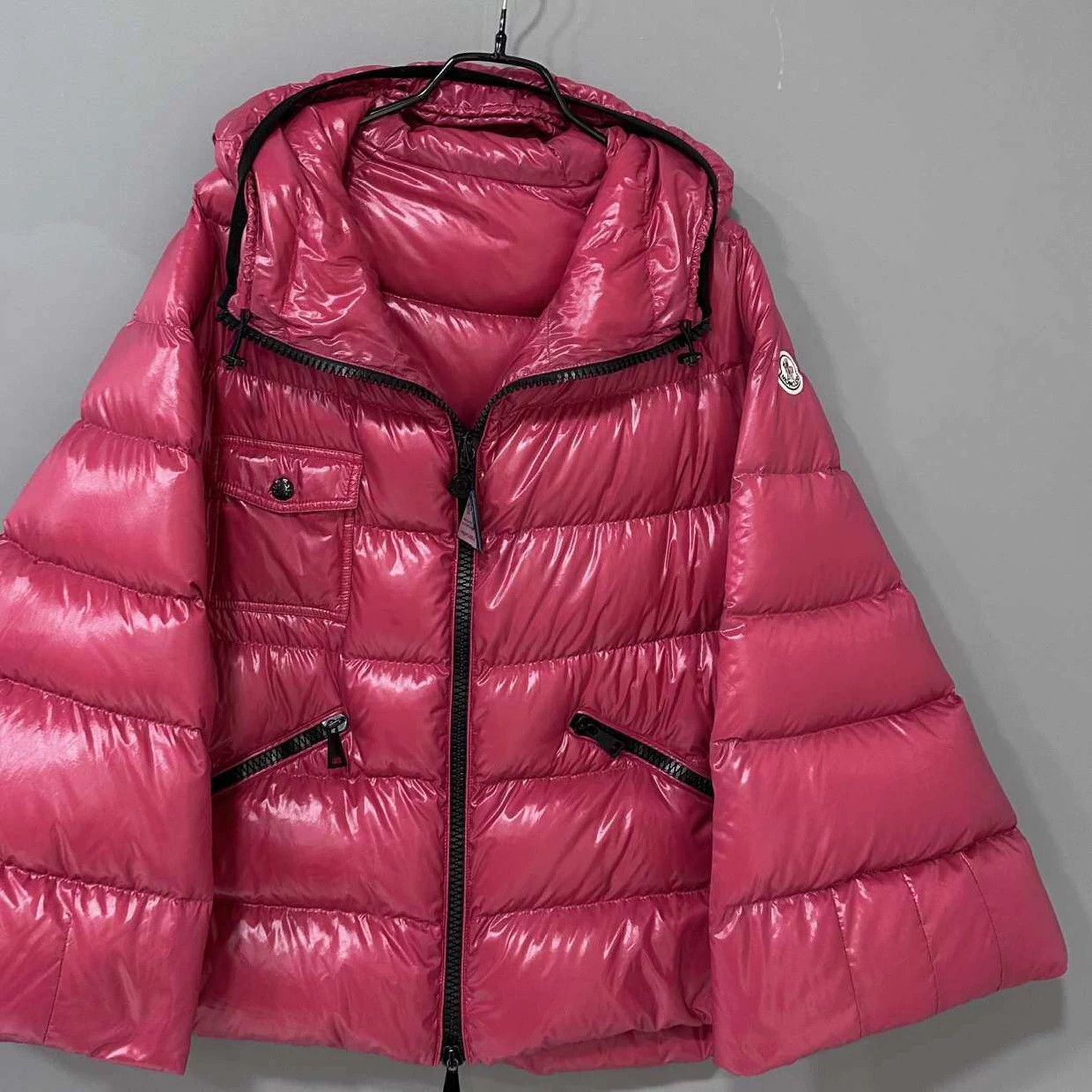 Moncler Moncler pink sleeve logo cape down coat size 3 Size L / US 10 / IT 46 - 1 Thumbnail