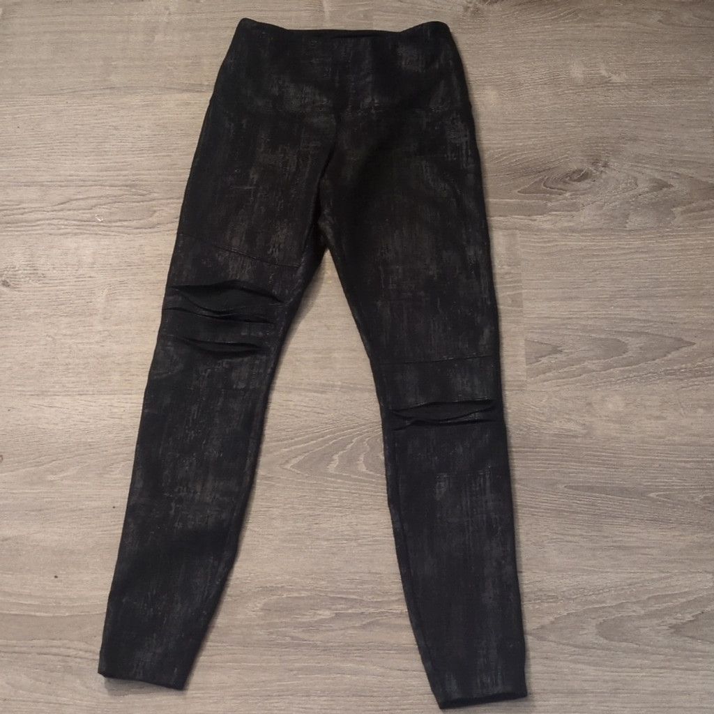 Other LYSSÉ Liquid Black Legging Shred Knee Size XS Size 25" / US 0 / IT 36 - 2 Thumbnail