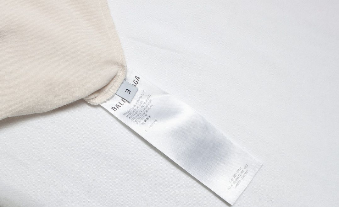 Balenciaga Balenciaga, Uni t- shirt in off white Size US L / EU 52-54 / 3 - 7 Thumbnail