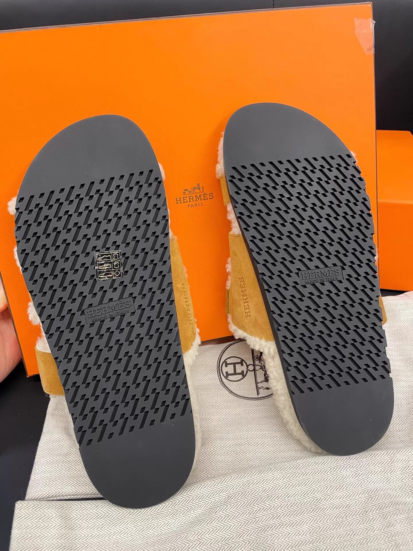 Hermes Hermes Classic Fur Slippers Ultra Soft Sole 42 SS Size US 11 / IT 41 - 6 Thumbnail