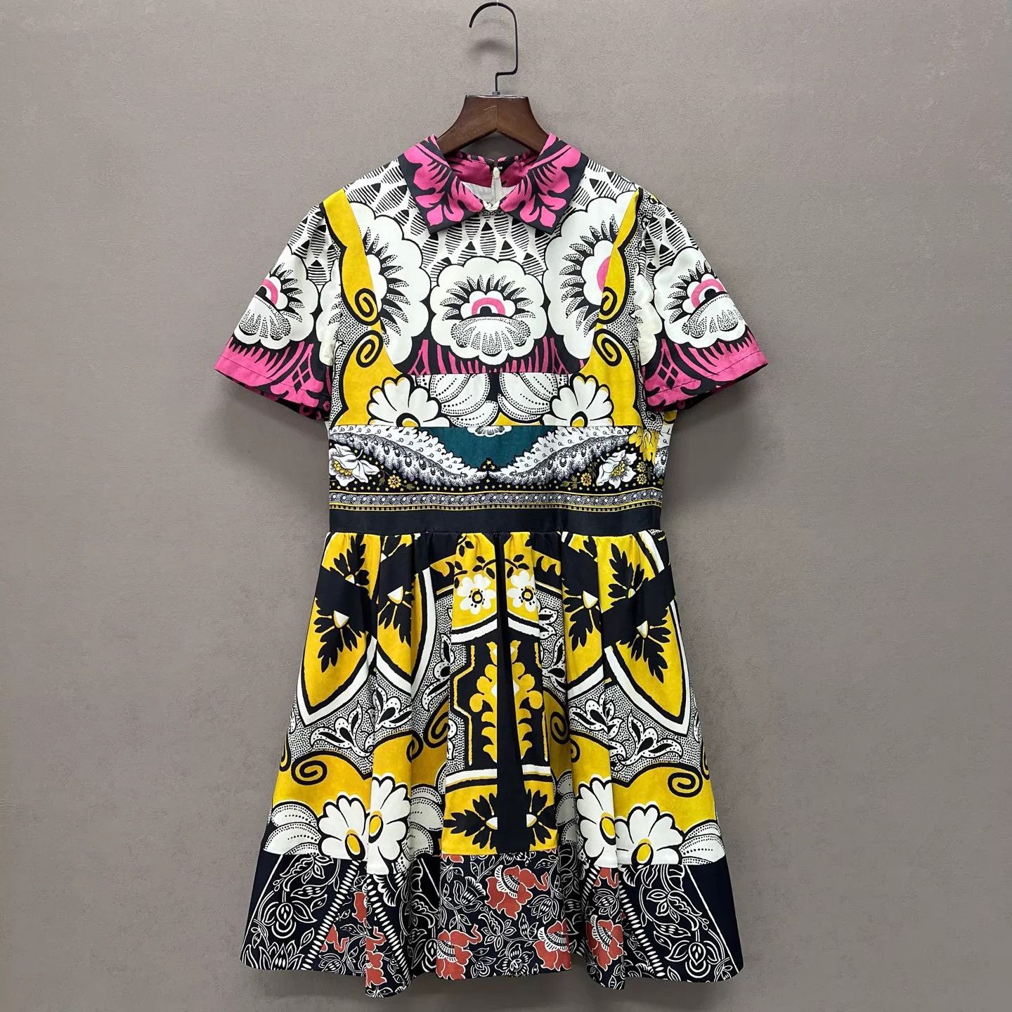Valentino Valentino color blocked silk dress size 42 98 new Size M / US 6-8 / IT 42-44 - 3 Thumbnail