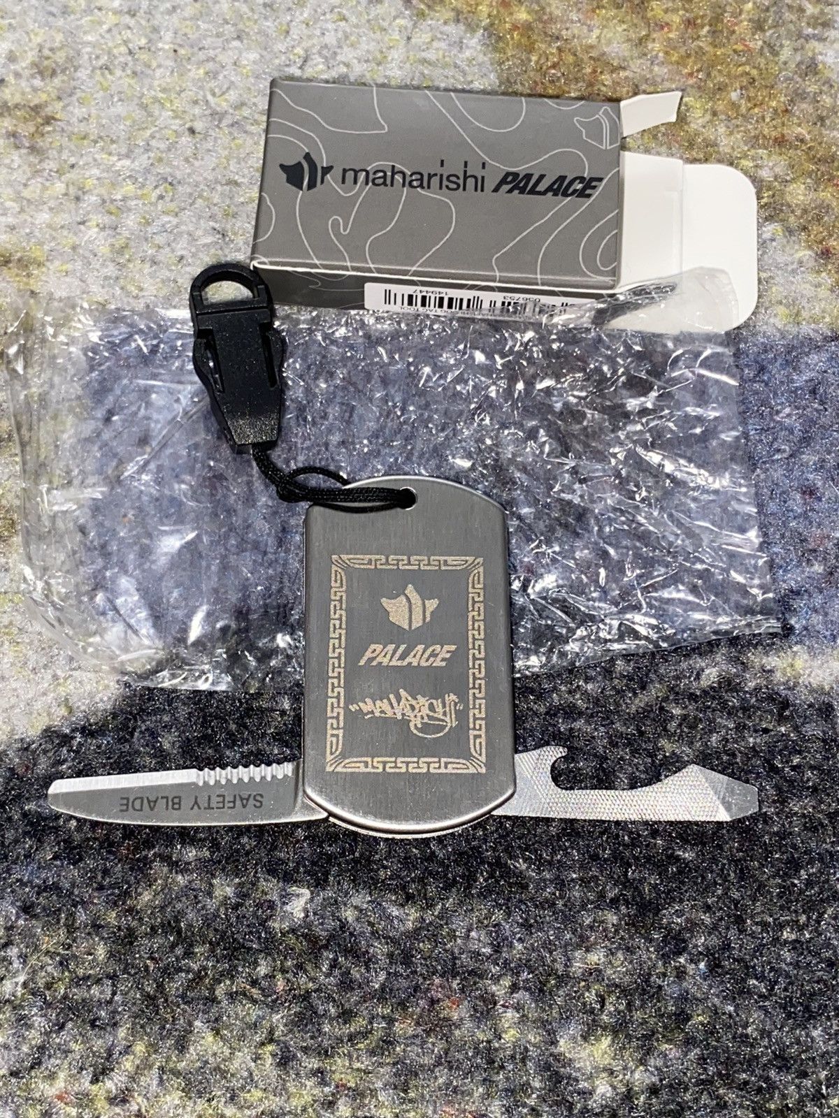 Maharishi × Palace Palace x Maharishi Dog Tag Tool (Knife / Bottle Opener) Size ONE SIZE - 1 Thumbnail