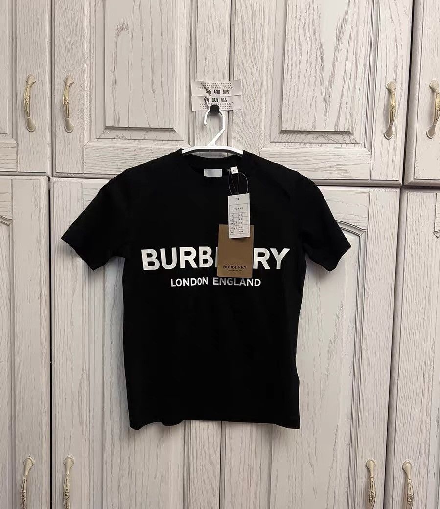 Burberry Burberry Classic Slogan Logo Short Sleeve T-Shirt, Black Size US XS / EU 42 / 0 - 1 Thumbnail