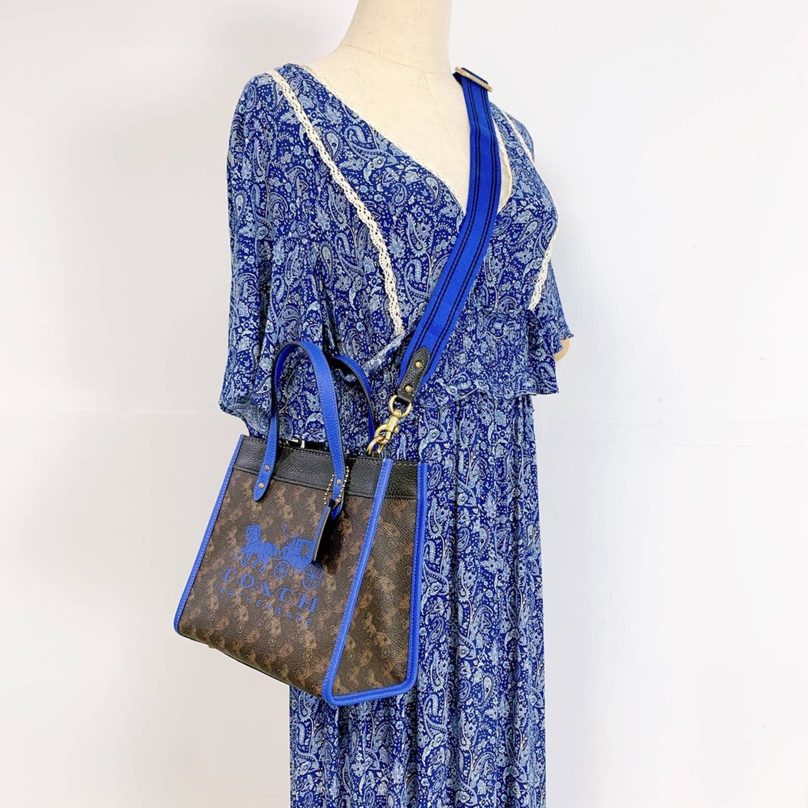 image of Coach C8456 Field Tote 22 With Horse And Carriage Print in Blue, Women's