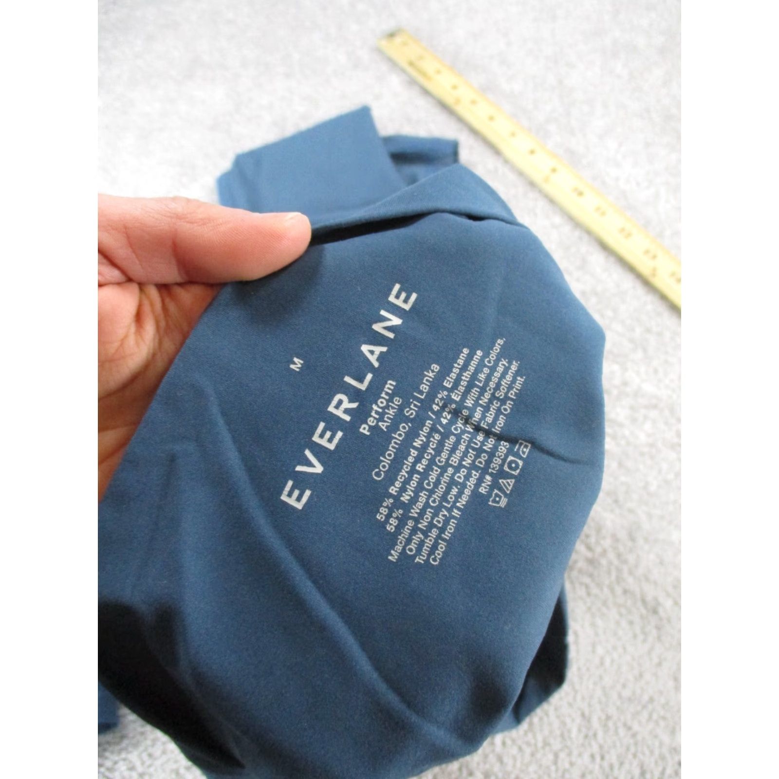 Everlane EVERLANE Women's Medium Blue Compression Crop Leggings Athletic Activewear Athleisure Gym Yoga Size 32" / US 10 / IT 46 - 7 Thumbnail