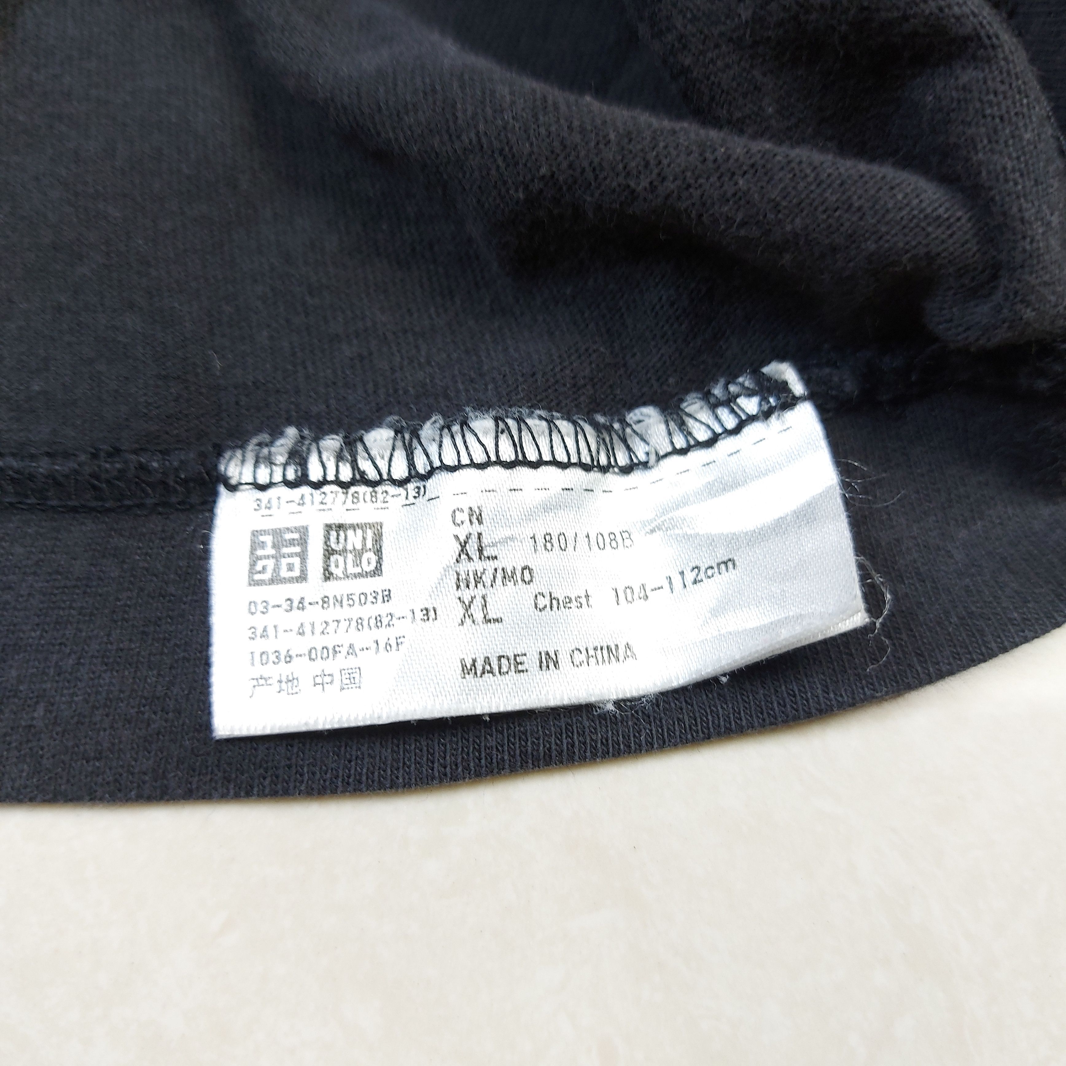 Kaws × Uniqlo KAWS x Uniqlo x Sesame Street Elmo Embroidery Pocket TEE Size US XL / EU 56 / 4 - 11 Thumbnail