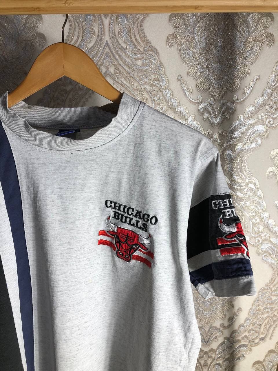 NBA × Vintage VERY RARE CHICAGO BULLS BIG LOGO T-SHIRT NBA Y2K 90s RETRO Size US L / EU 52-54 / 3 - 2 Thumbnail