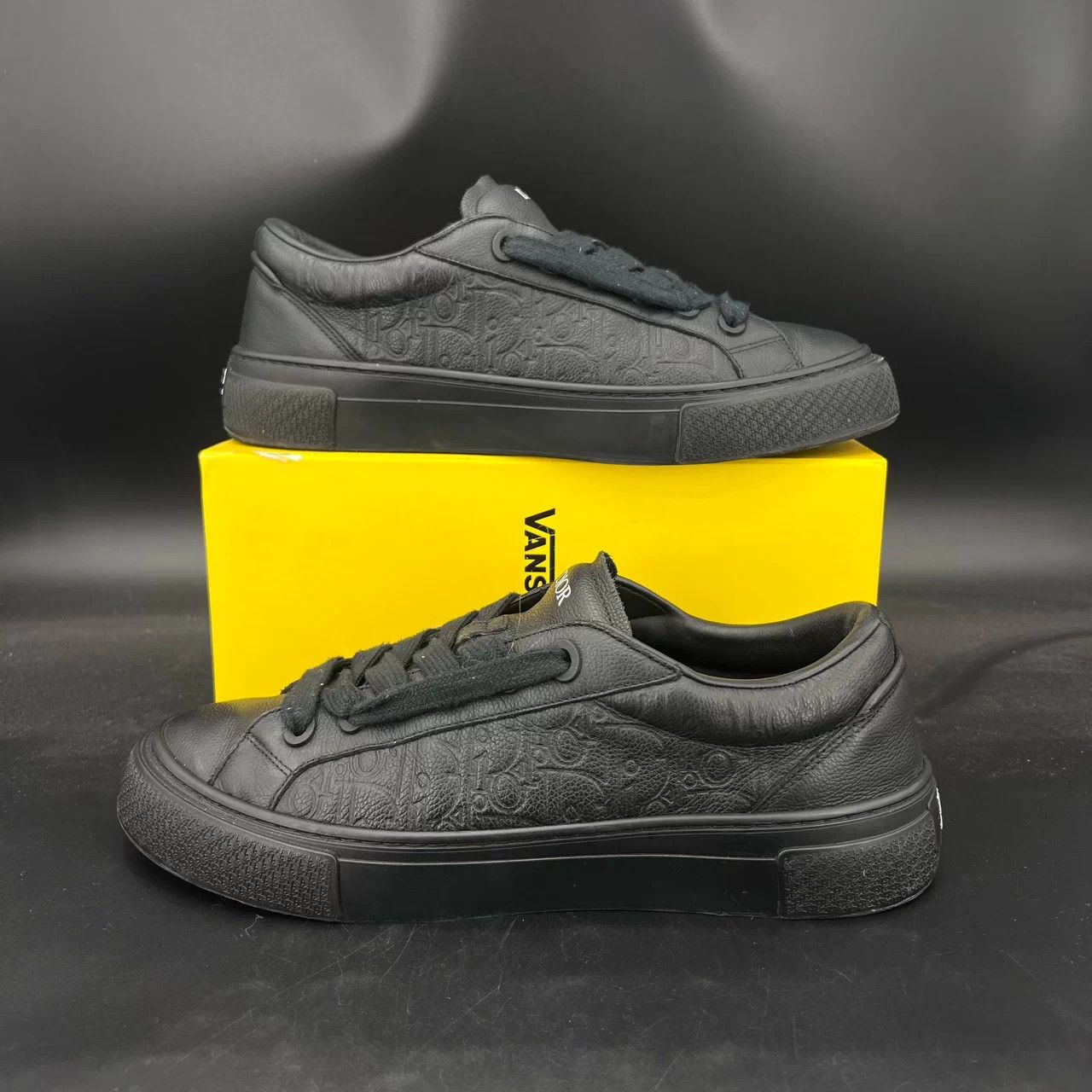 Dior Dior b33 black embossed 46, few wears, taped soles Size US 13 / EU 46 - 6 Thumbnail