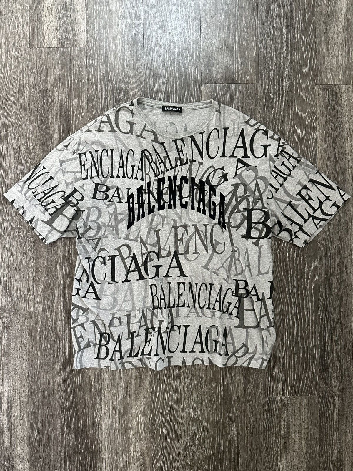Tシャツ・カットソー BALENCIAGA ALLOVER LOGO TOP Balenciaga Allover Logo T Shirt | Grailed