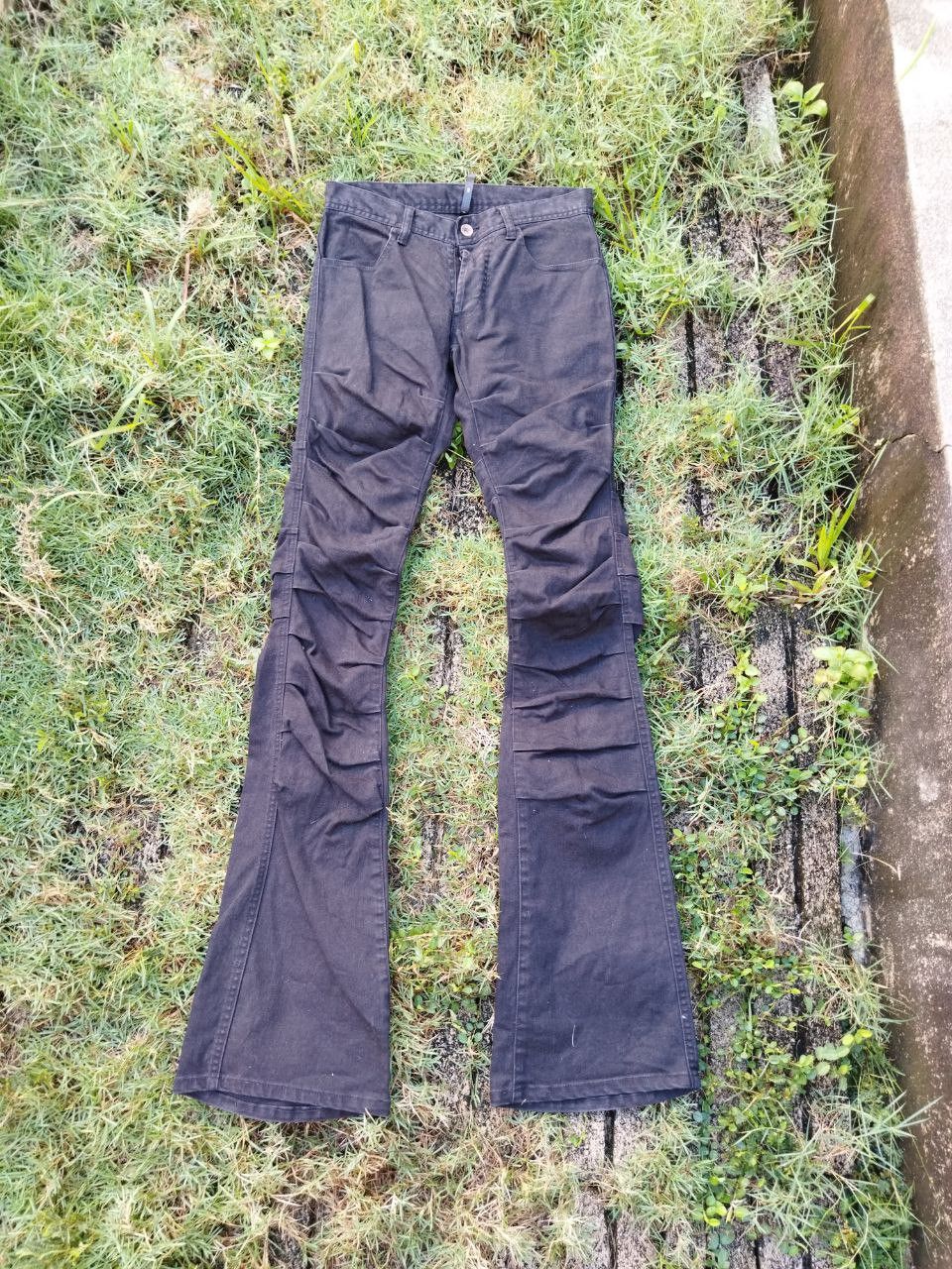 image of Avant Garde x If Six Was Nine Flarevintage Thee Old Circus Flared Jeans in Black, Men's (Size 29)