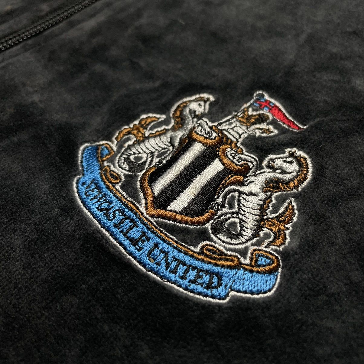 ⚽️👕 Y2K ADIDAS NEWCASTLE UNITED VELVET 3 STRIPES TRACKTOP