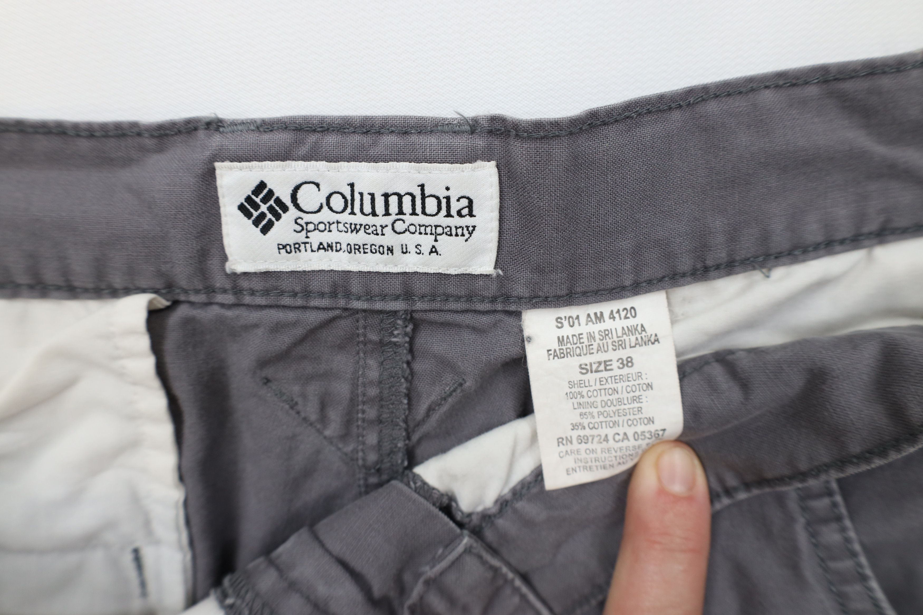 Columbia Vintage 90s Columbia Spell Out Above Knee Cargo Shorts Gray Size US 38 / EU 54 - 8 Thumbnail