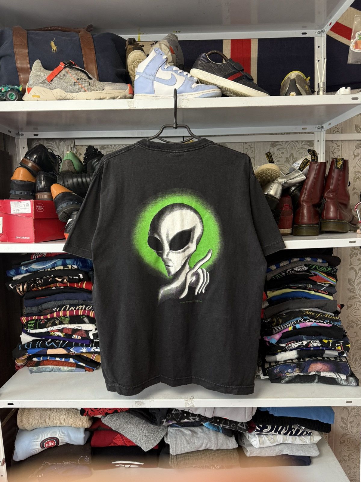 Vintage Vintage ALIEN MOODS 90s FLUORESCENT PRINT SINGLE STITCH TEE Size US L / EU 52-54 / 3 - 3 Thumbnail