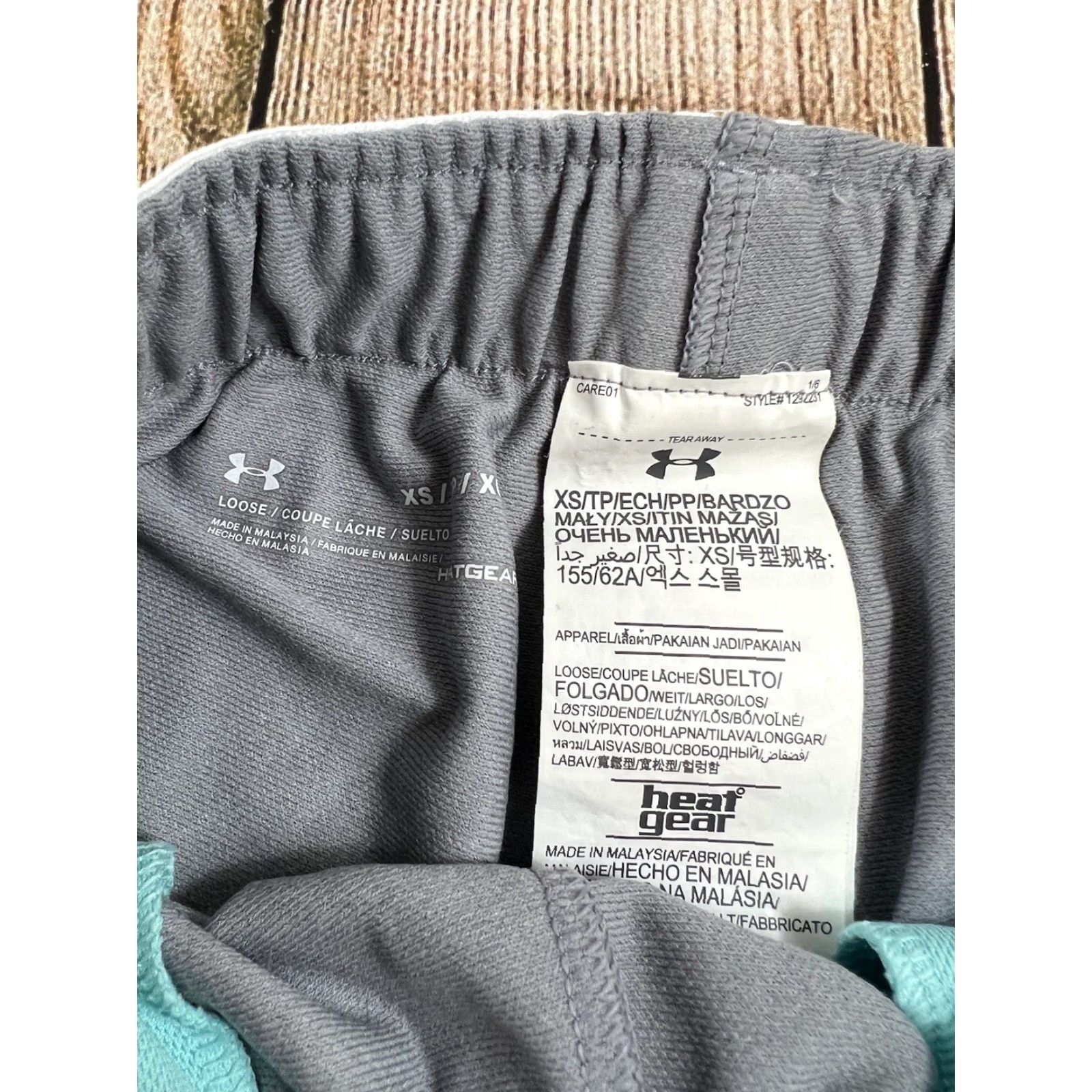 Under Armour VINTAGE Women’s Under Armour Capri Leggings & Shorts Lot Of 2 XS Gray Capris Shorts Womens XS Under armour Capri Leggings & Shorts Lot Of 2 Size 26" / US 2 / IT 38 - 4 Thumbnail