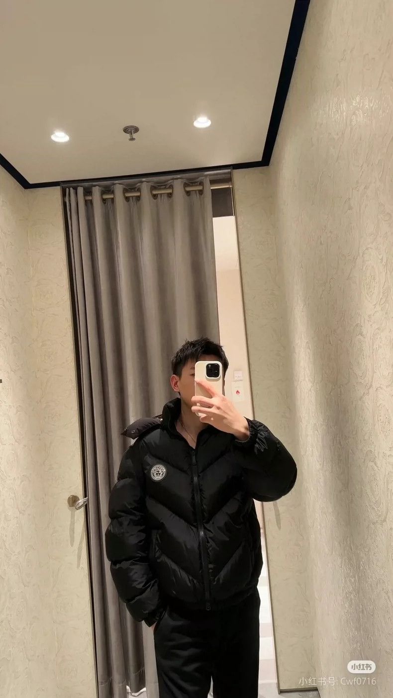 Versace Versace Men wear padded jackets on both sides Size US S / EU 44-46 / 1 - 8 Thumbnail
