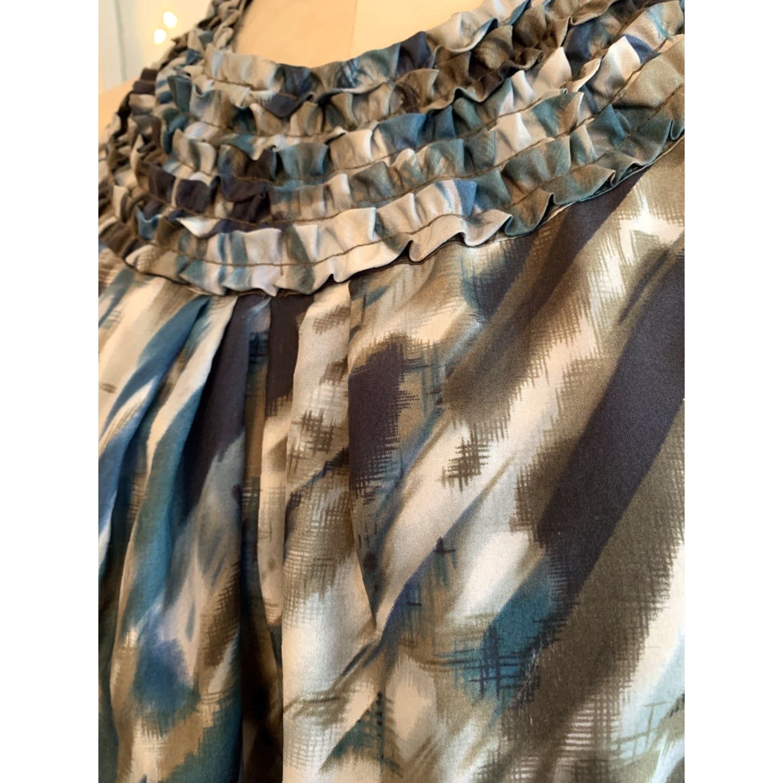 Ann Taylor Ann Taylor Blouse Women Large Sleeveless Silk Green Shades of Green Blue Shirt Womens Size L / US 10 / IT 46 - 3 Thumbnail