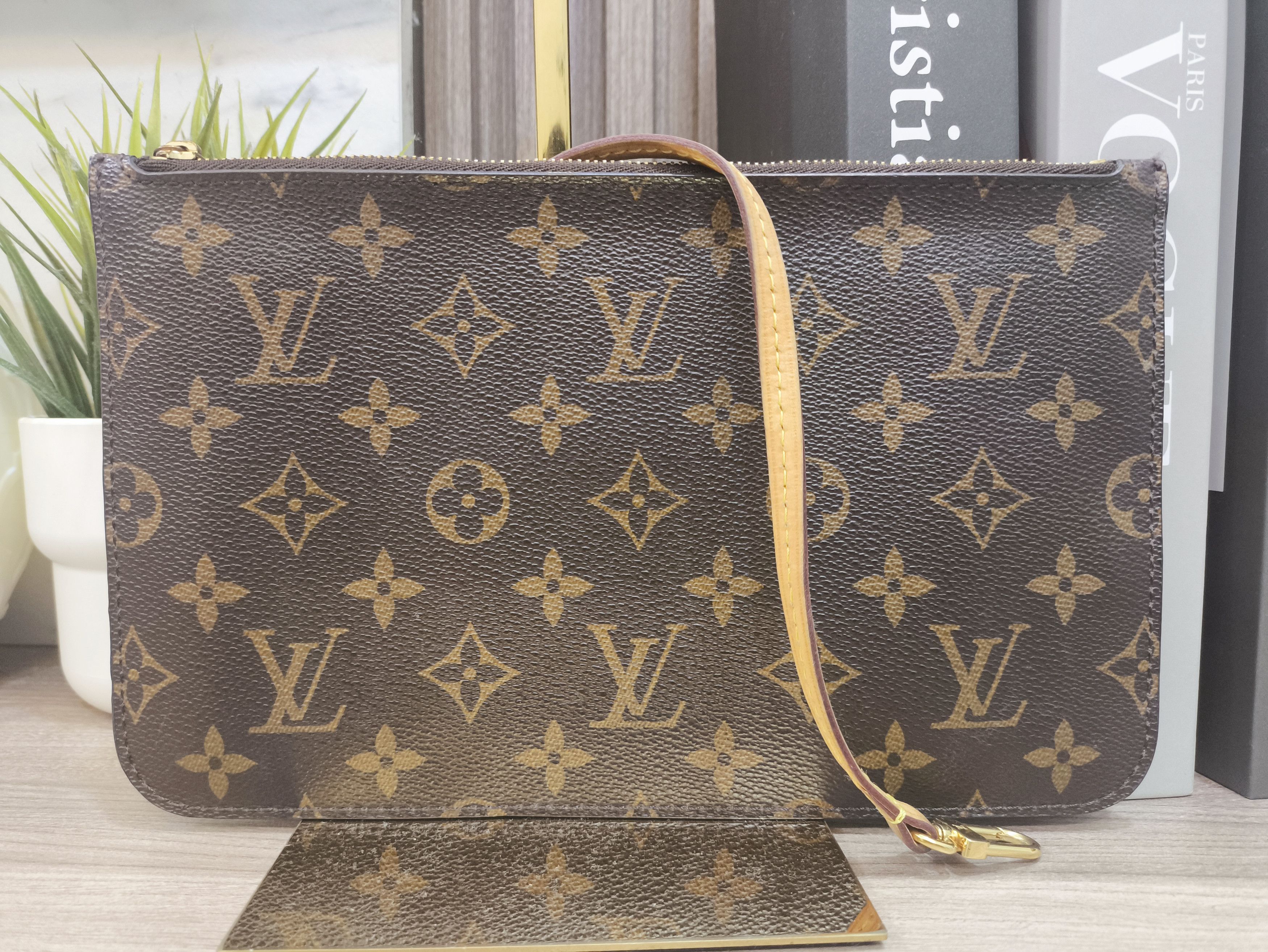 Louis Vuitton Louis Vuitton Monogram Neverfull GM Pouch Accessories Bag Size ONE SIZE - 2 Thumbnail