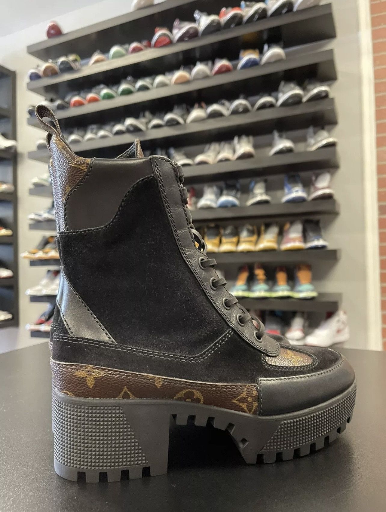 Louis Vuitton Size 5US/35EU - Louis Vuitton Laureate Black Monogram Boots Size US 5 / IT 35 - 4 Thumbnail