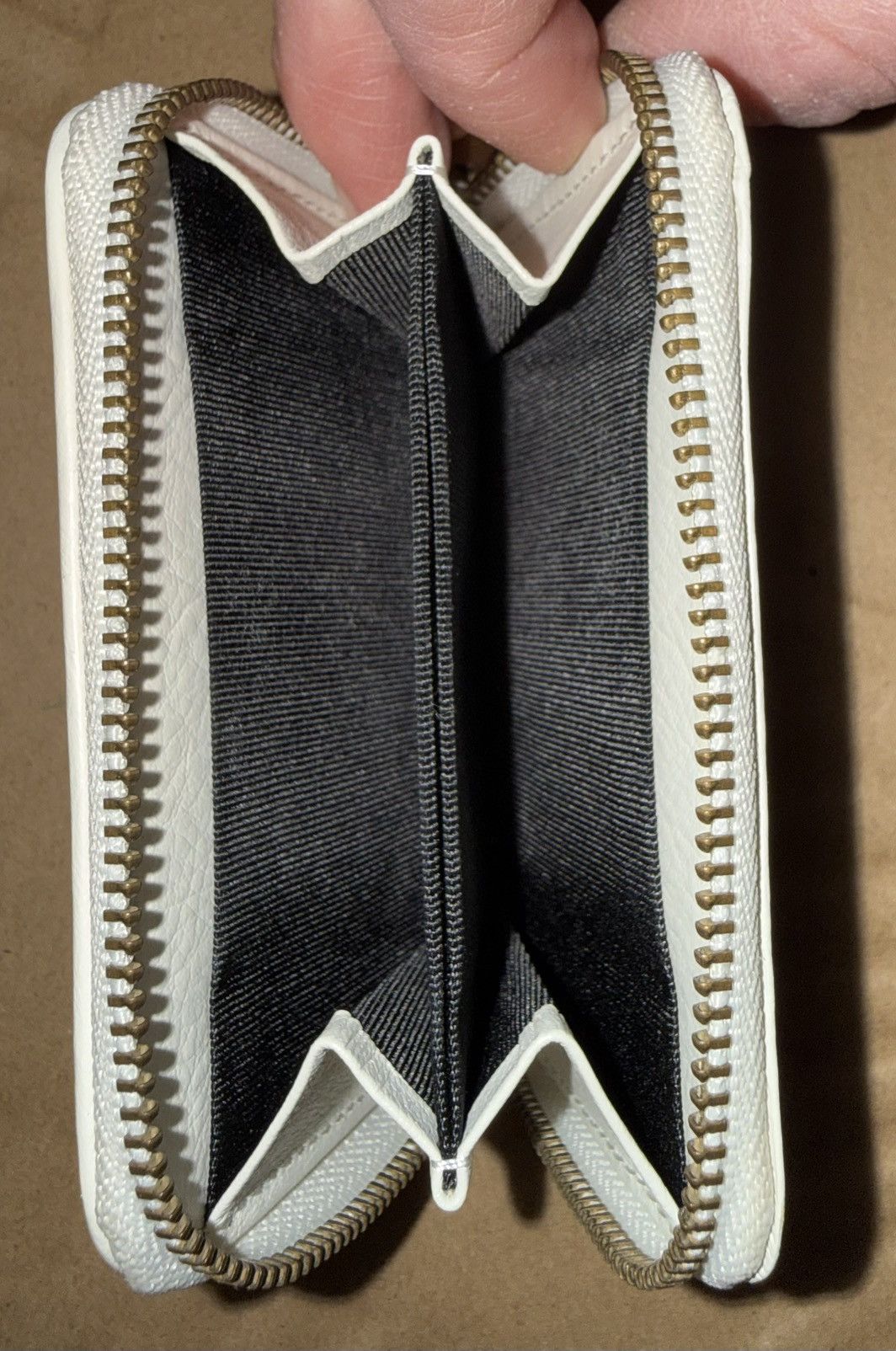 Burberry Vintage Burberry Leather & Enamel zippered card/coin wallet Size ONE SIZE - 10 Thumbnail