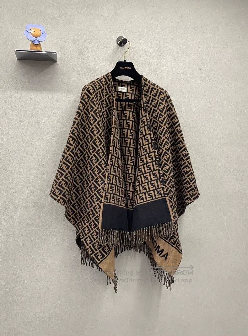 Fendi Fendi size 135*135 cm Double F Monogrammed Knit Shawl with Size M / US 6-8 / IT 42-44 - 3 Thumbnail