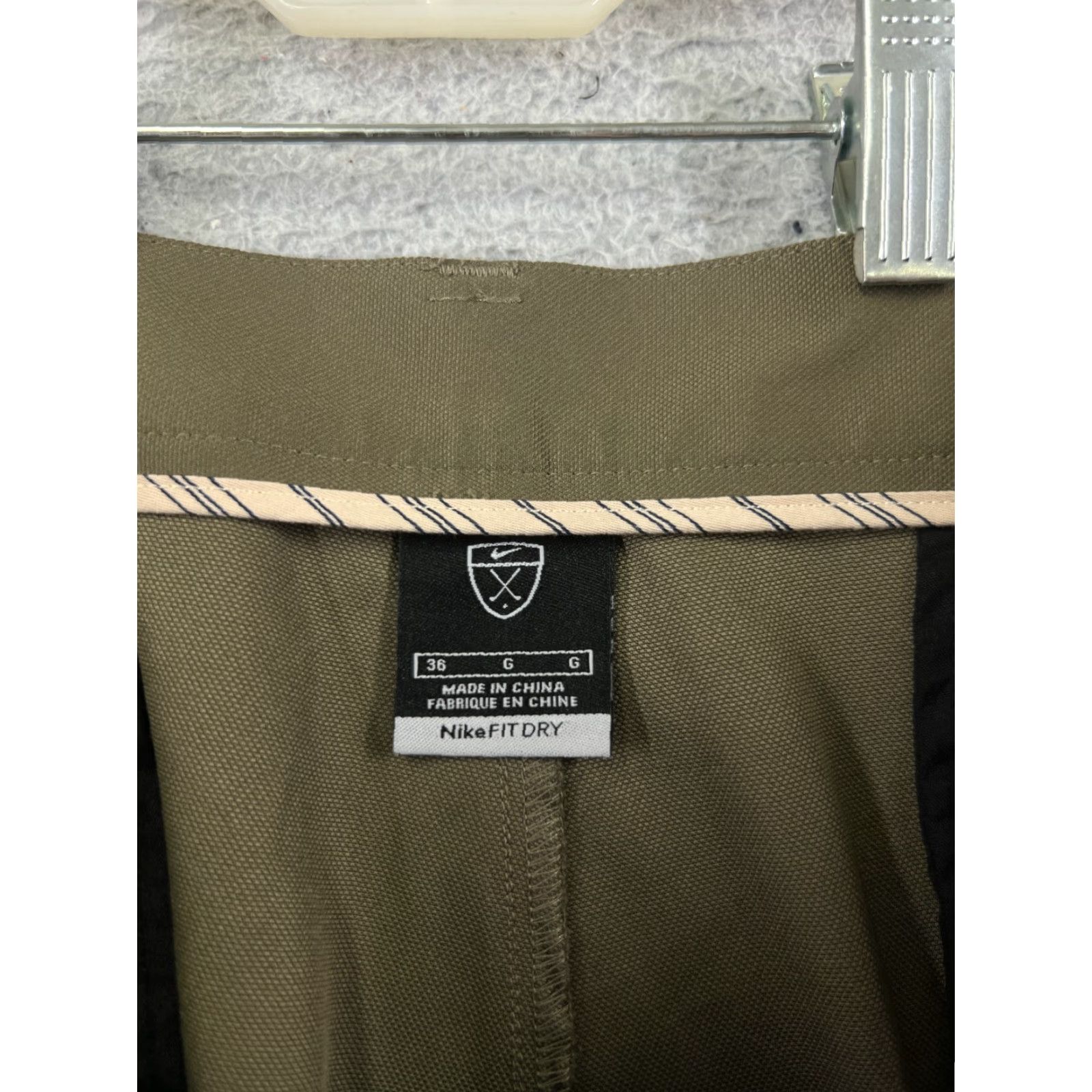Nike Nike Shorts Adult 36 Beige Golf Pockets 36x10 Swoosh Polyester Bermuda Casual Mens Athletic Sports 90s (Vintage) Size US 36 / EU 52 - 3 Thumbnail