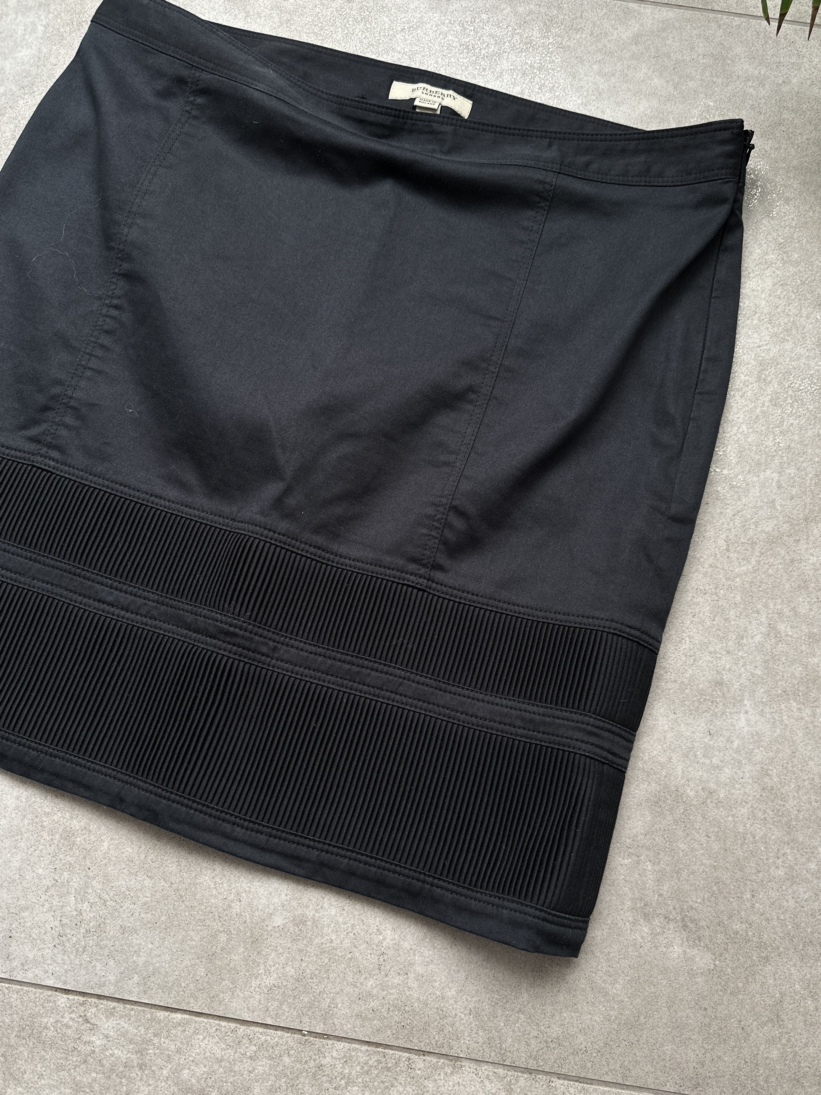 Burberry Burberry Black Mini Skirt Size 27" / US 4 / IT 40 - 3 Thumbnail