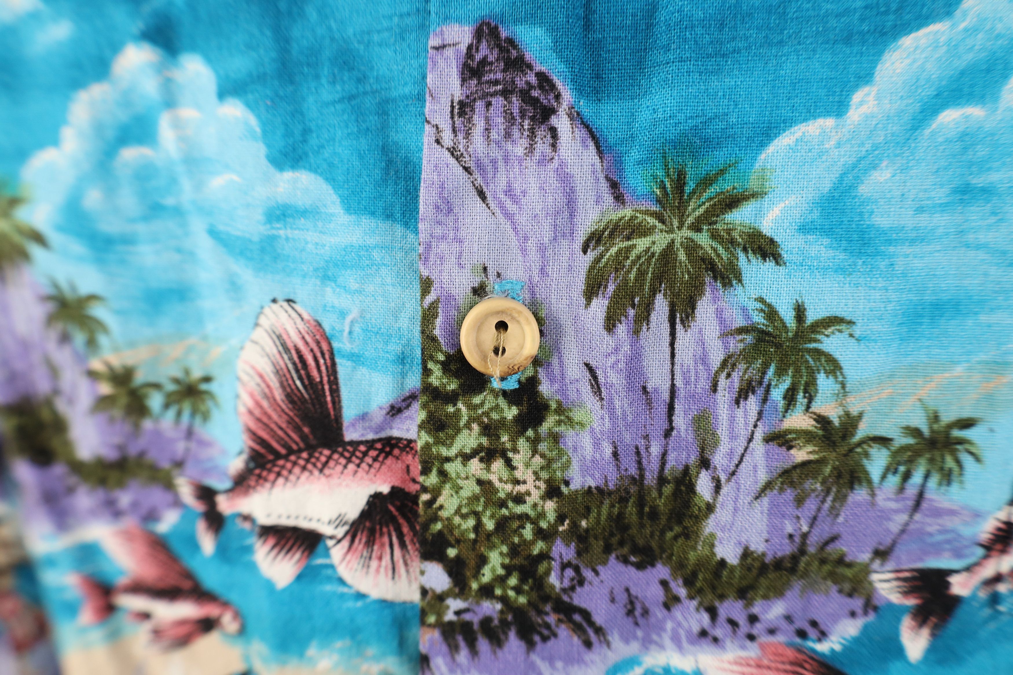 Vintage Vintage 90s Hawaiian Fish All Over Print Camp Collar Shirt Size US XL / EU 56 / 4 - 8 Thumbnail
