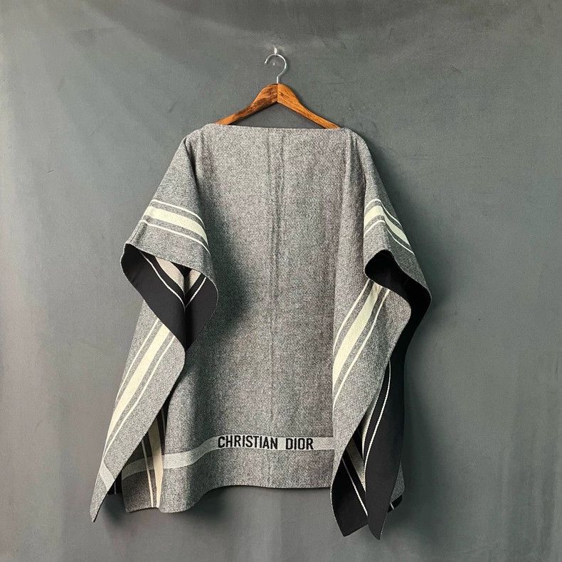 Dior Dior Gray cloak shawl Size S / US 4 / IT 40 - 2 Thumbnail
