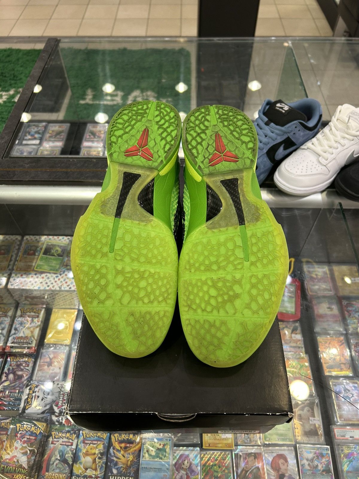 Nike Nike kobe grinch 2020 Size US 13 / EU 46 - 8 Thumbnail