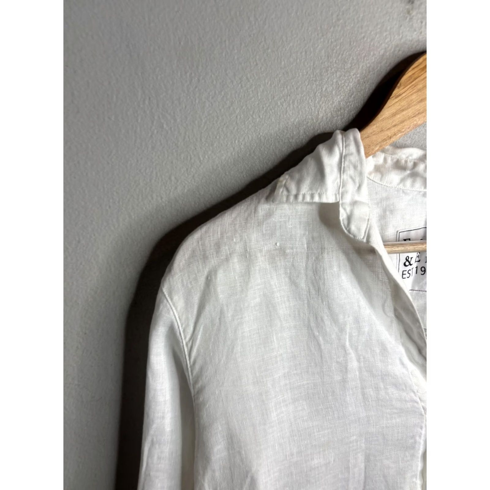 Frank & Eileen VINTAGE? No. Frank & Eileen Shirt Womens XXS White Button-Up Tunic Lightweight Shirt Size XXS / US 00 / IT 34 - 2 Thumbnail