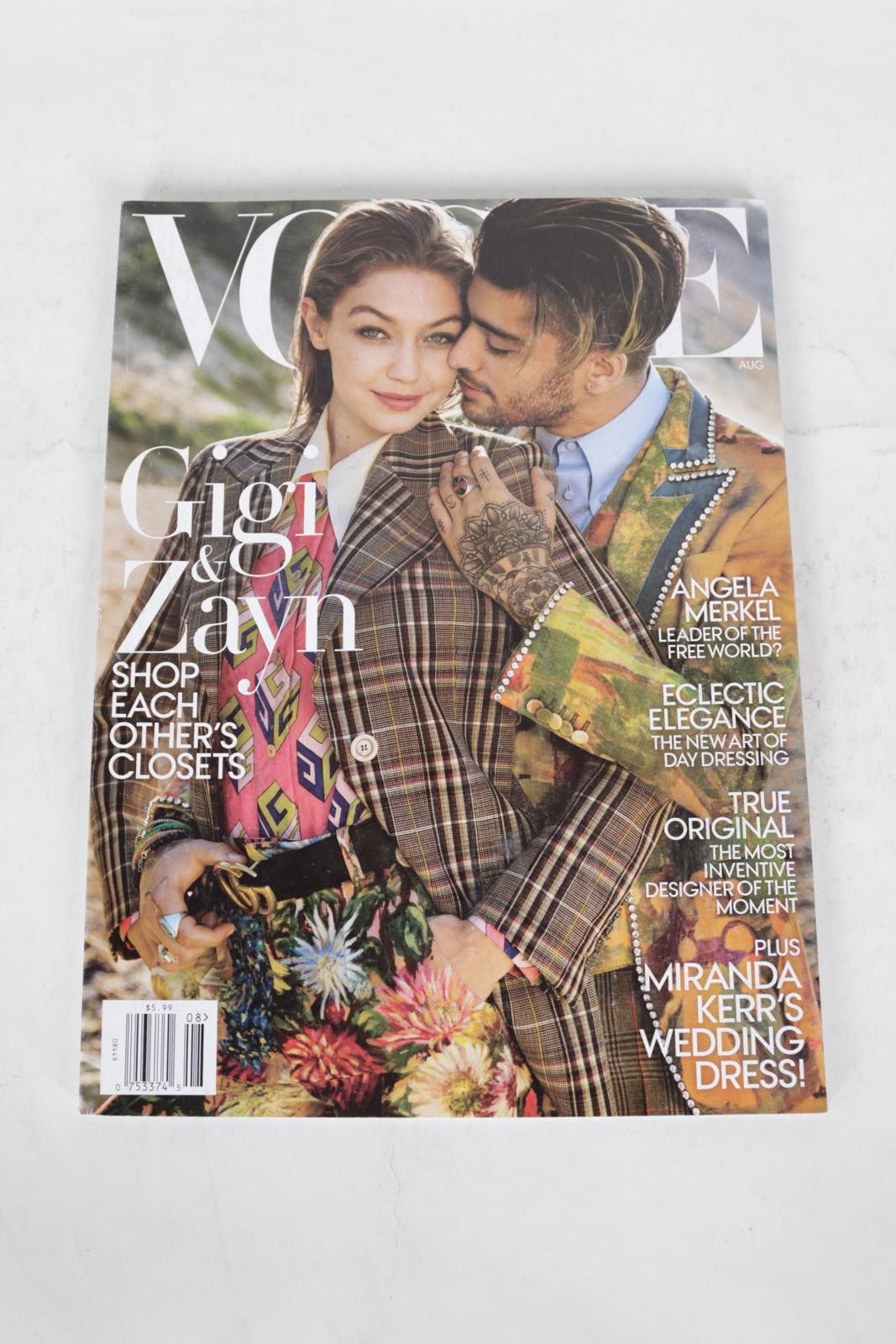 Vogue 2017' Vogue August Gigi & Zayn Magazine Size ONE SIZE - 1 Thumbnail