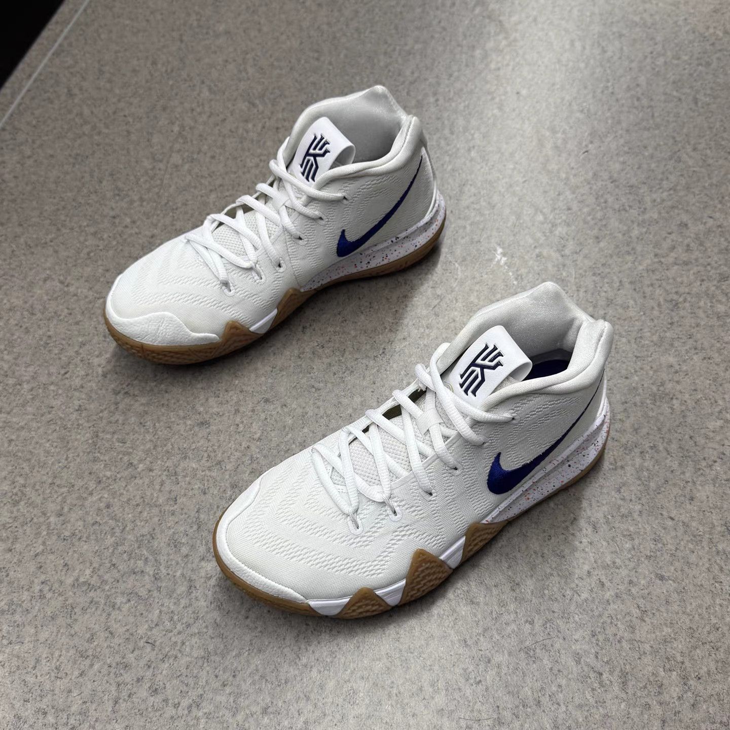 Nike Nike Kyrie 4 "Uncle Drew" White Gum K15 Size US 7.5 / EU 40-41 - 5 Thumbnail